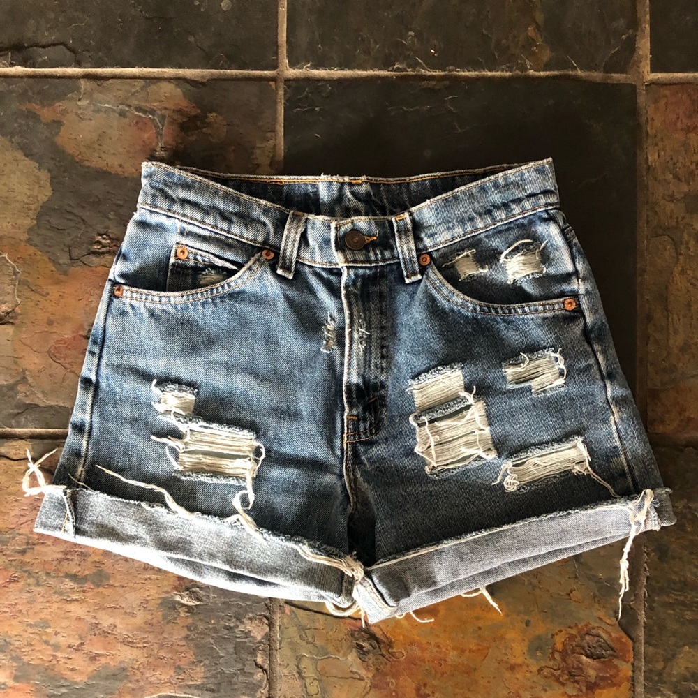Vintage Distressed Levi’s 555 High Waisted Shorts